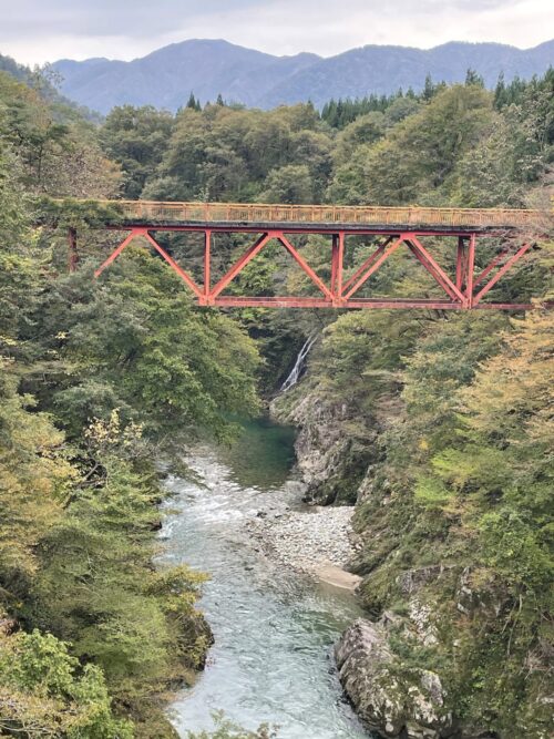 「新田橋・足の水」紅葉情報10/20