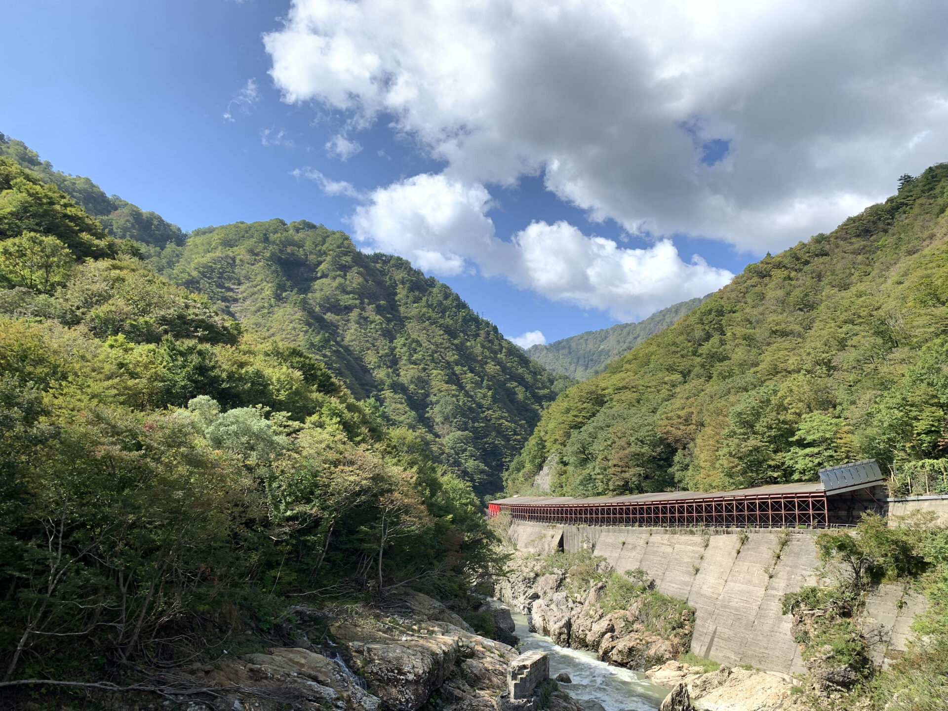 「赤芝峡」周辺の紅葉情報（10/11）