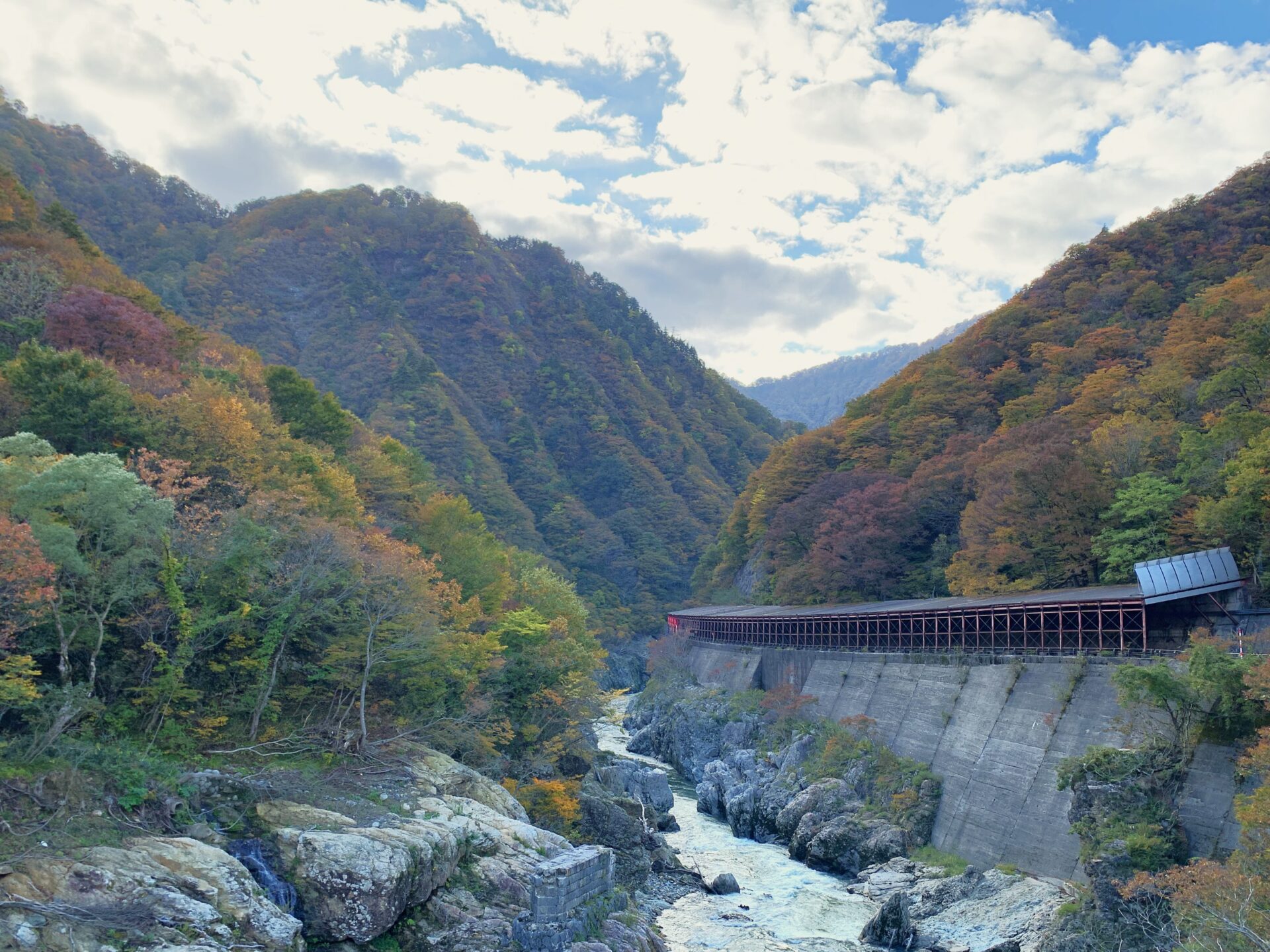 「赤芝峡」紅葉情報（10/30）