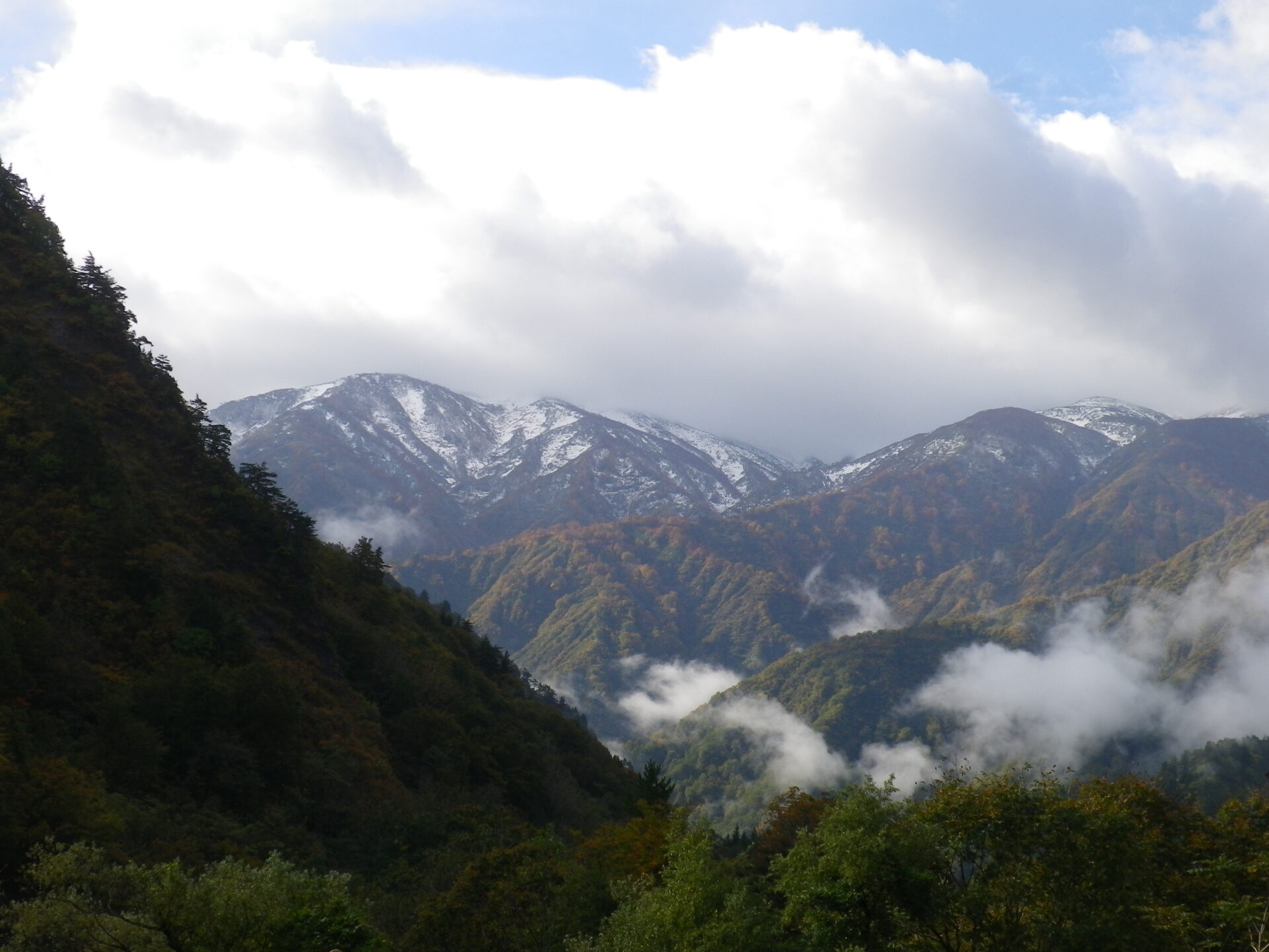 「飯豊連峰・温身平・天狗橋」紅葉情報（10/23）